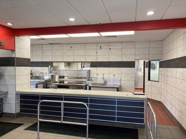 660 W Main St, El Paso, IL 61738